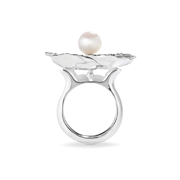 Blossom ring with Akoya pearl