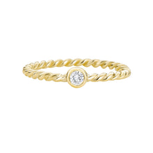 Thread XO yellow gold ring with diamond